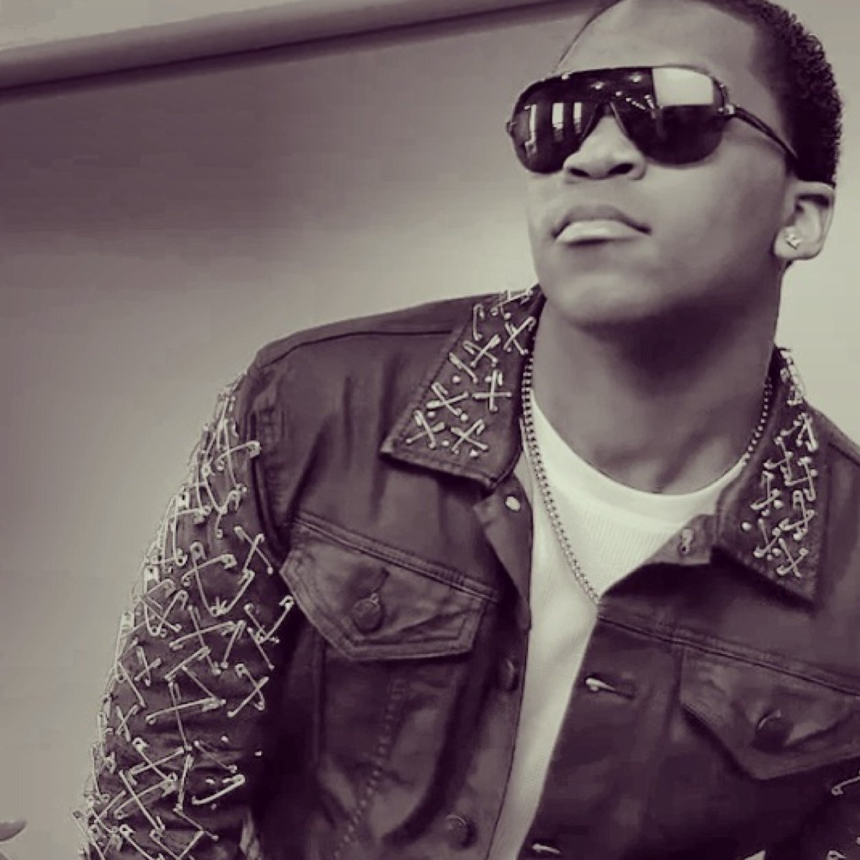 Fanpage for the beautiful, talented, and loving Desmond of SJ3! Follow his official page! @therealdesmondd