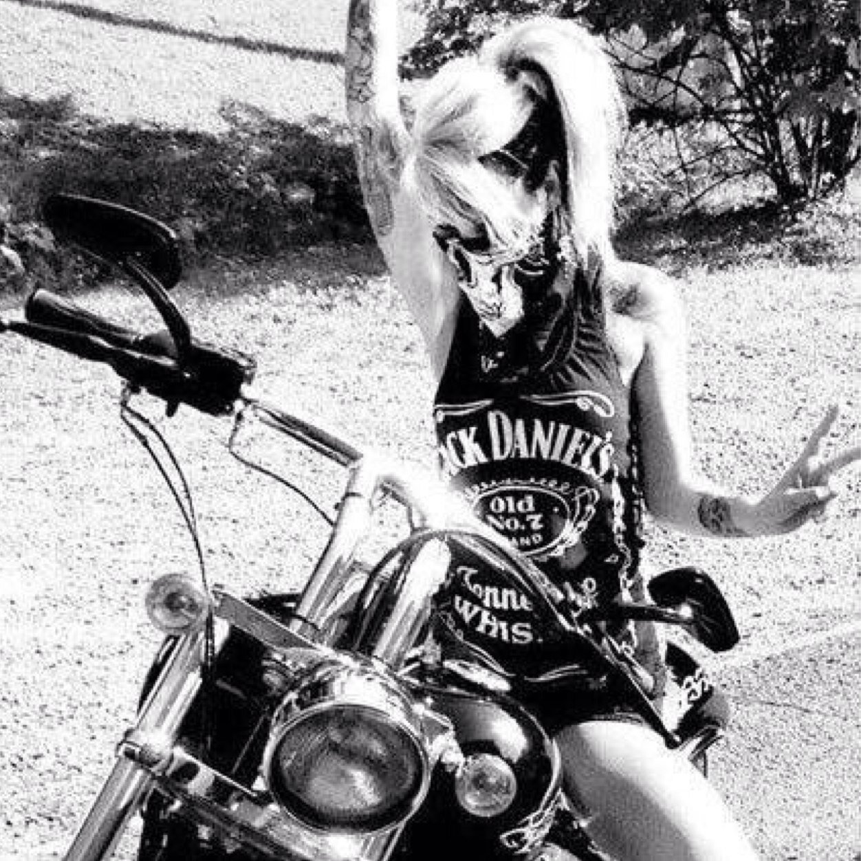 ANON ❤️ Country girl. Work out addict. Yogi. Lover of whiskey. #FitFam #RebelChild