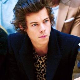 PLEASE FOLLOW @ariadnamofo_1D :D and i'll follow back (:
