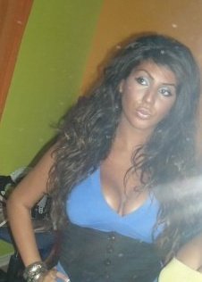 laraaalove's profile picture. yuckkkk =D