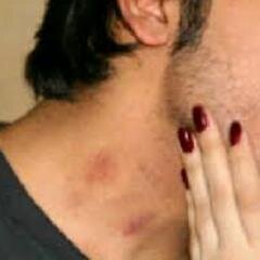 مــاني مــن اللــي تنحنــي بسهولــه لــي هامــه يخضــع لهــا الــذل ويهيــن