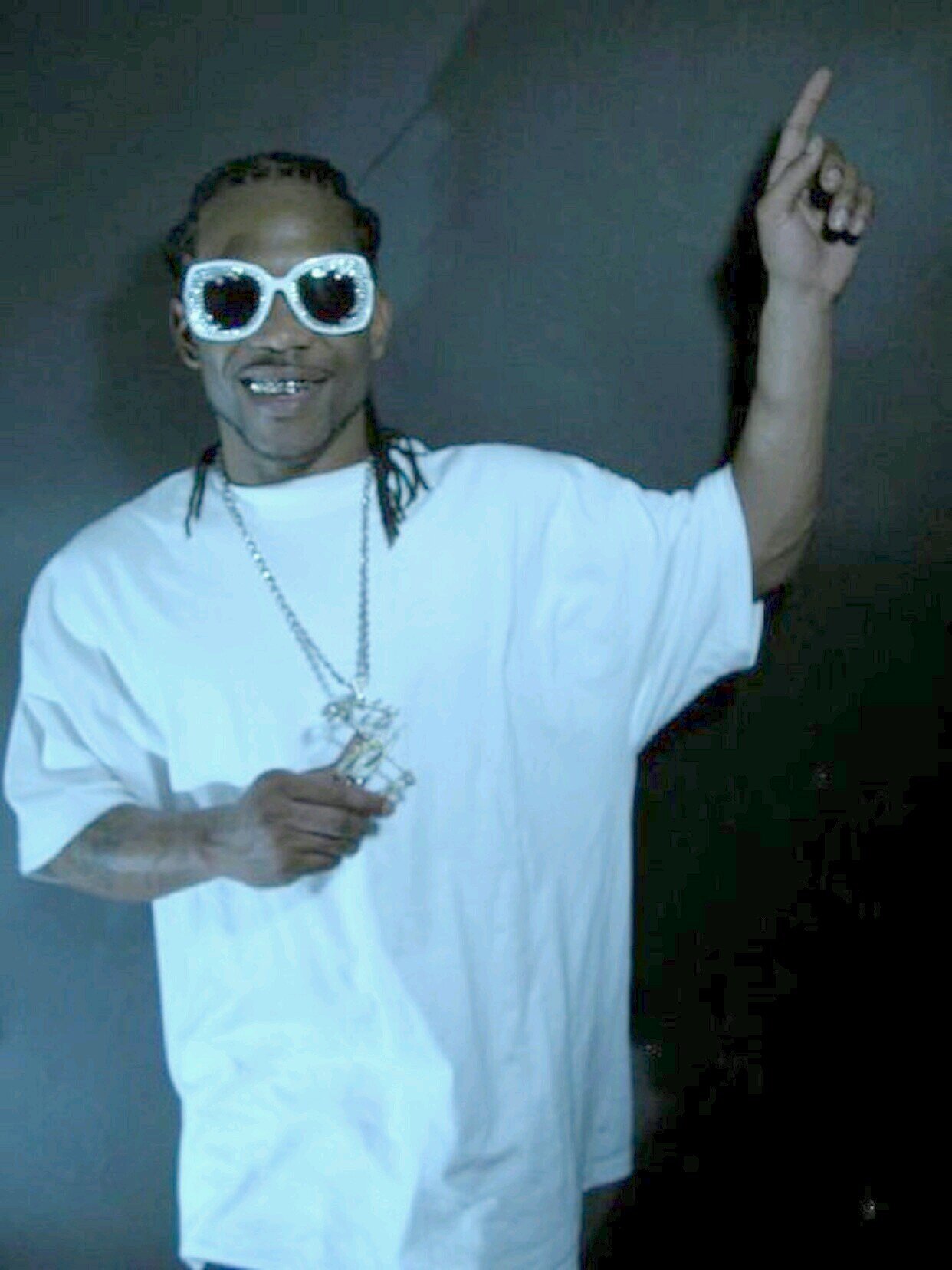Im supposed to be the next blind artist to make it to top of  the industry. Looking for my big shot at the spotlight. I make all music. Somebody need to sign me