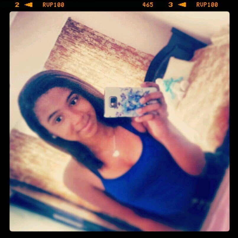fofa ,linda, inteligente, loukinha ,divertida, gramo de fazr novas amizads ,etc .essa sou eu. Follow me on instagram yumna_camila...  Pllssss