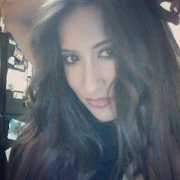 LoveAngieB's profile picture. 