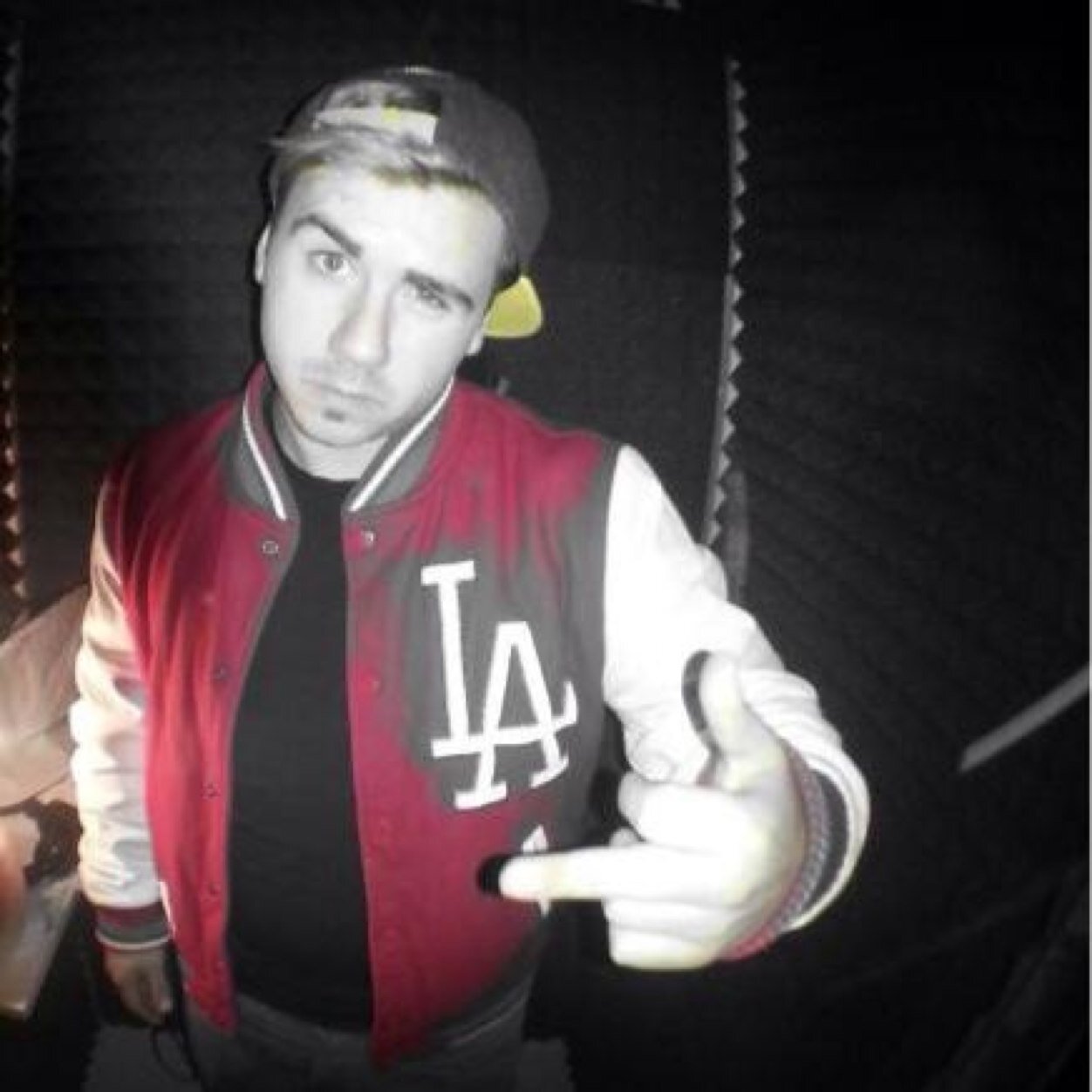Rapper della basilicata, (potenza. Italy) potete tranquillamente scrivermi, per qualsiasi cosa. Vi rispondo ;) http://t.co/w3s7D2YBXE