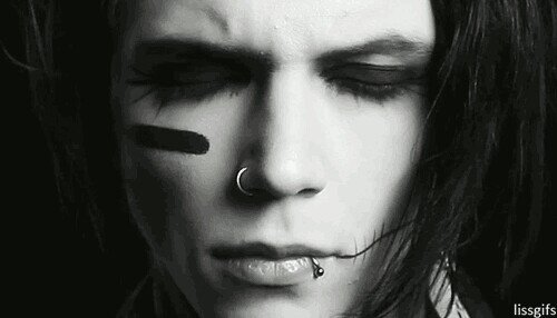 §Shadowhunters§  /Jamie/  #Directioner  ★06~07~14★ 《TORINO》   Italy     °Afteriana°   •LONDON•    ~Federica~  #HungerGames  ◆Black Veil Brides◆  /Andy Biersack/