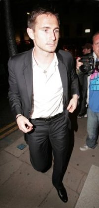 notihicutuli's profile picture. Плевать я хотела на чёрные и белые полосы жизни. Я иду по своей... фиолетовой!