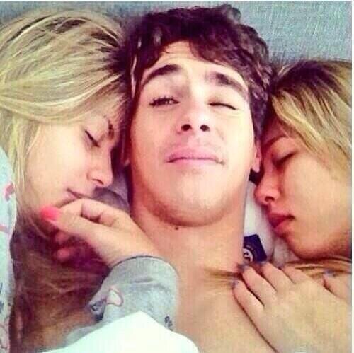 TheEnglishOscar's profile picture. http://t.co/JuTkiDmBJn

https://t.co/44iCTADdab