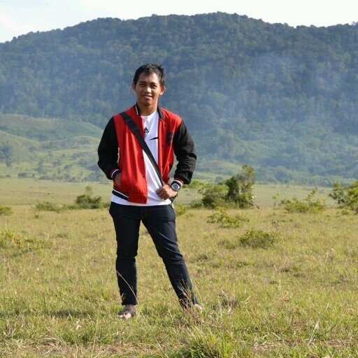 hidup adalah segalanya.. 
jadi hormatilah hidupmu................