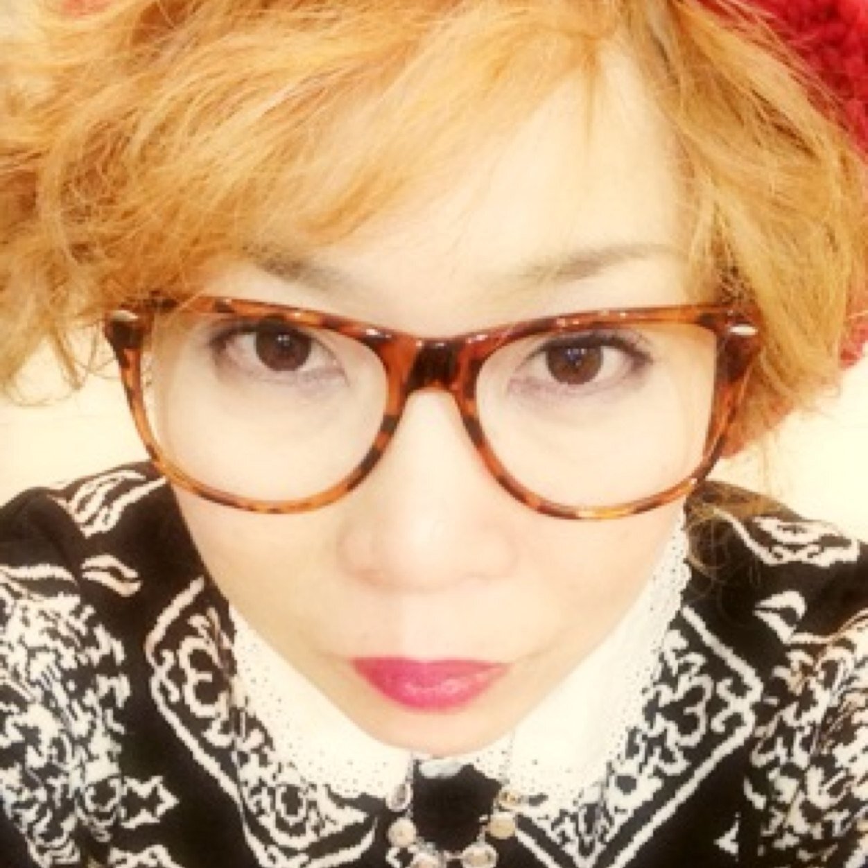 鳴尾でＢam Ｂooと言う美容室しております(^○^)平日は、夜10時まで営業中です！ 定休日は第三火曜日になってます。