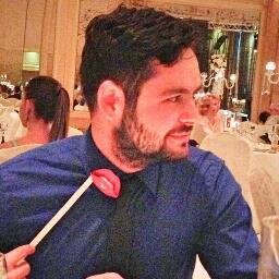Londra üniversitesinde müzikal ve Fransızca  okuyor  kendisine ait 47 tane bestesi var fenerbahçe'ye aşık ....