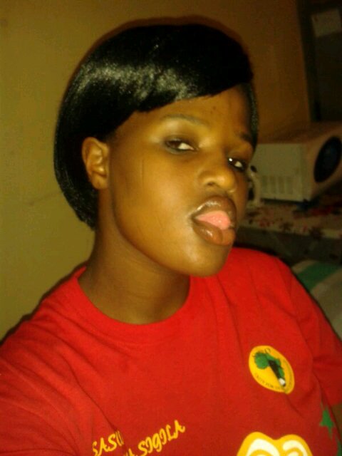 YonelaMgwili's profile picture. Am a pine apple# I look hard on my outside appearance yet I'm soft n sweet inside