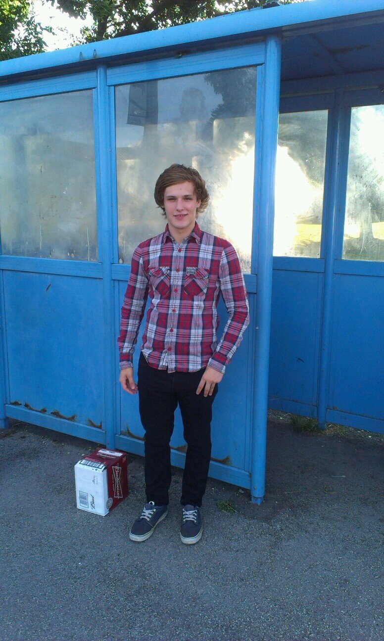 iancross1996's profile picture. I was born in 1995 and im 18, im just a mong.....blink 182 pop punk idk