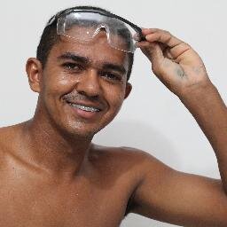 Deus, familia, futvolley, musica e aprender .