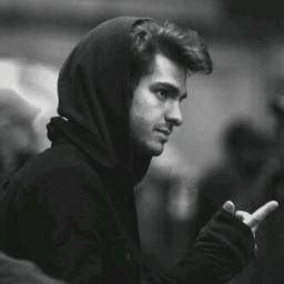 ودعتك و ما قلتلك . خاب ظني . . و لا سألتك ليه ؟ / منعاً للاحراج . . علمتني احتاجك . و رحت عنيّ . . جيتك مالي حاجه و عودت / محتاج . .