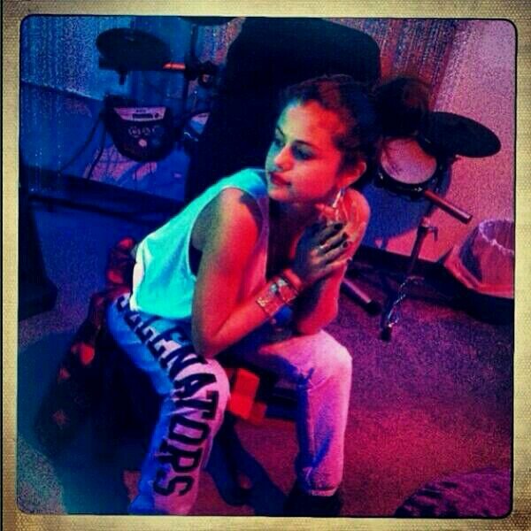 JelenatorBoy ♥ @SelenaGomez @JustinBieber @bellathorne @Zendaya I Love Pop Music