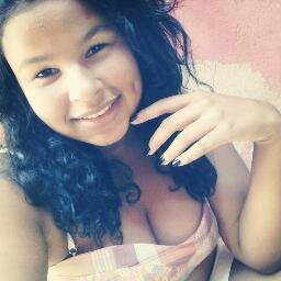 Na fé,,smmp vivendo :-) ,, esquecendoo passadoo identificando oo futuro,enloiquecendo brigando mais nunca desapontando !