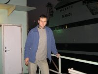 gyvitelusoq's profile picture. Упал человек. Реакция окружающих: Ахаха, ну ты и лох!. Упал новый iPhone. Реакция: C ним точно все нормально? Внимательно проверь!.