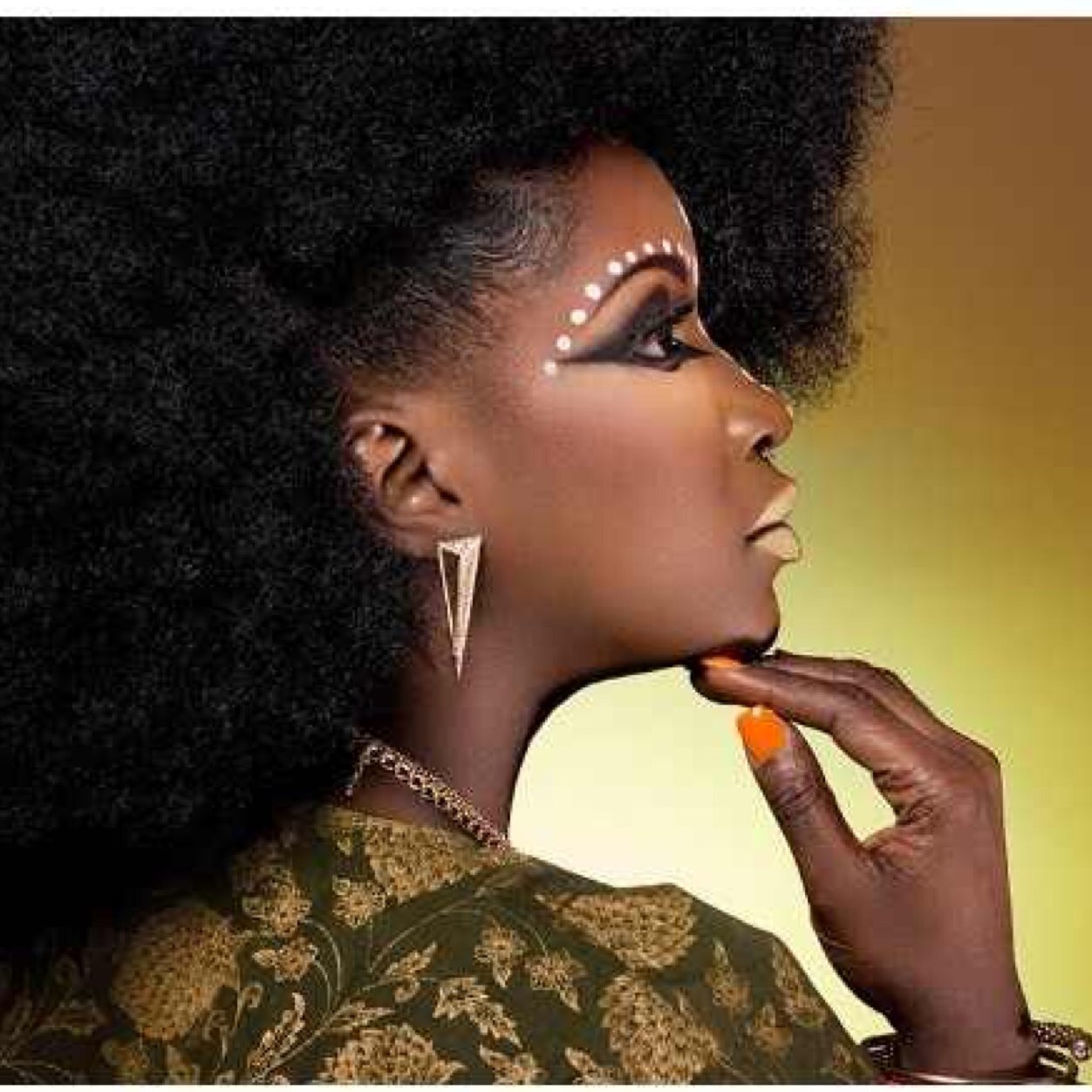 A Stylist @ Star Struck Hair Boutique Located in Savannah, GA 912)631-0307
