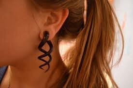 Alargadores, Piercings , Gente tatuada