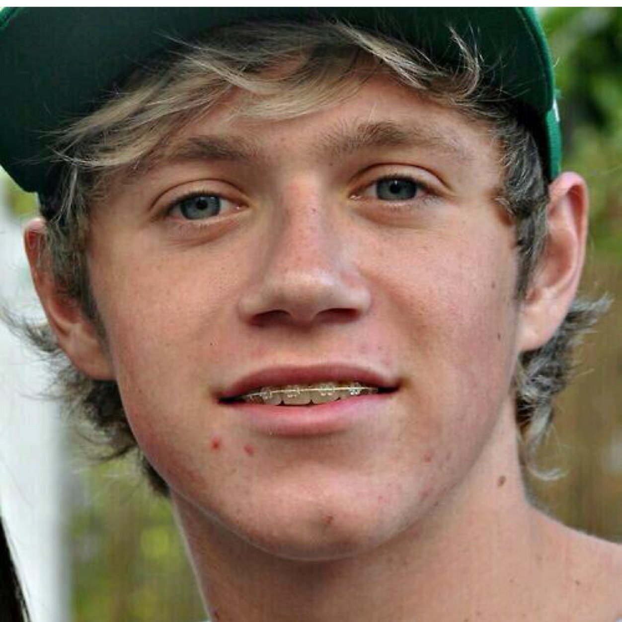 FOLLOW @sniffleyniall PLS