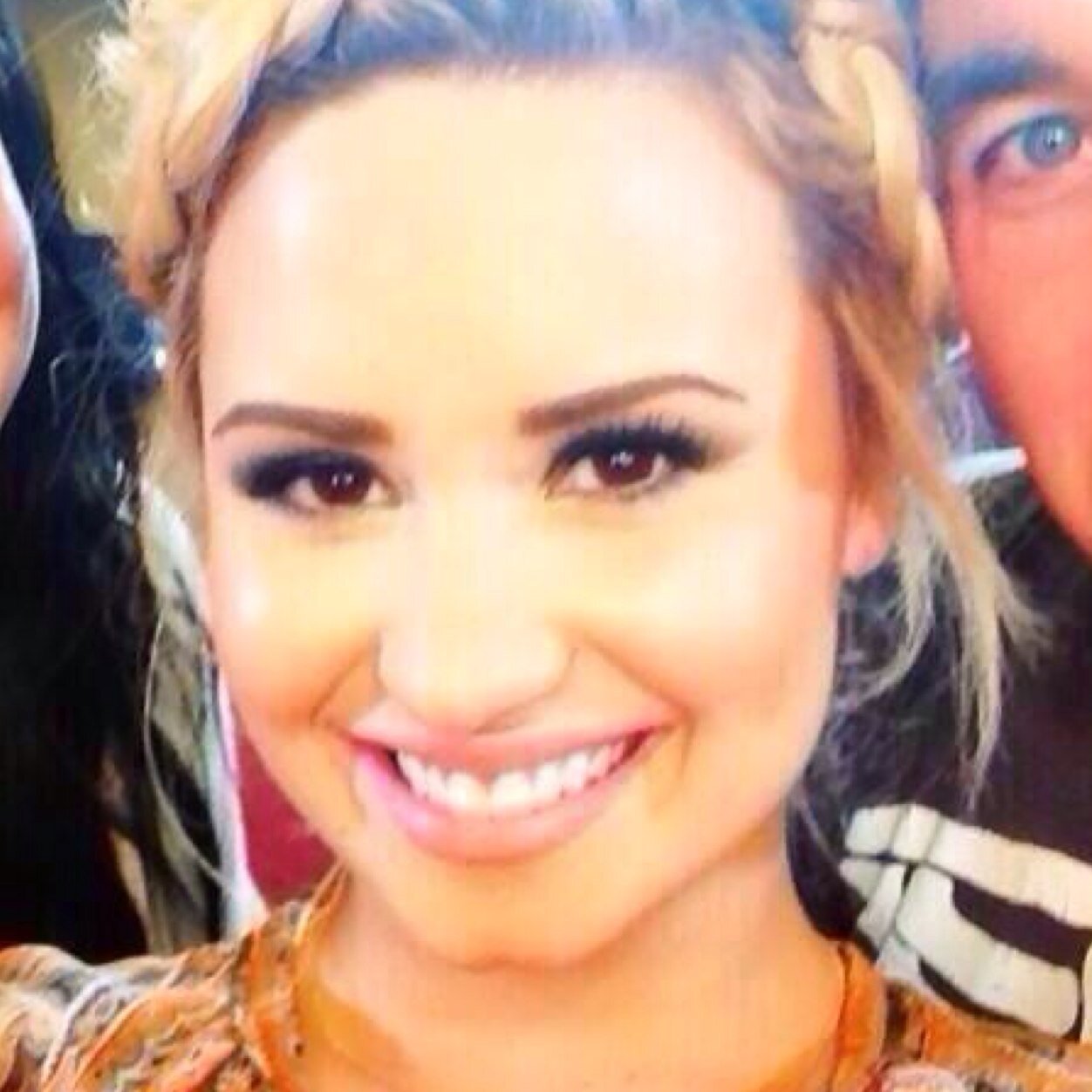 demiisqueen1bio's profile picture. free follow from @fvckmetria please follow her ✨✨✨