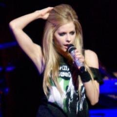 luisy_lavigne's profile picture. Little Black Star na área!! ♥