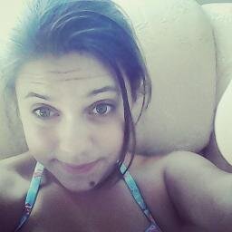 eu sou uma versão muito mais anormal da @Aquela_Anaa ou Pudin , sigo de volta, beijos.