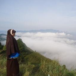 Fitfifitfitri's profile picture. want to be a useful man to religion and country.I am so fond of their parents smile is the greatest happiness for me.