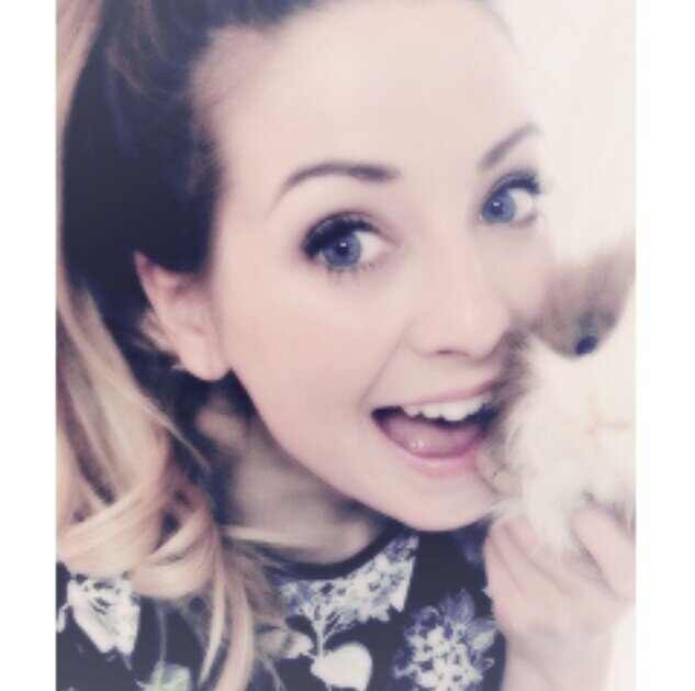 zoe sugg • 23 • single • alcool, drug and sex
