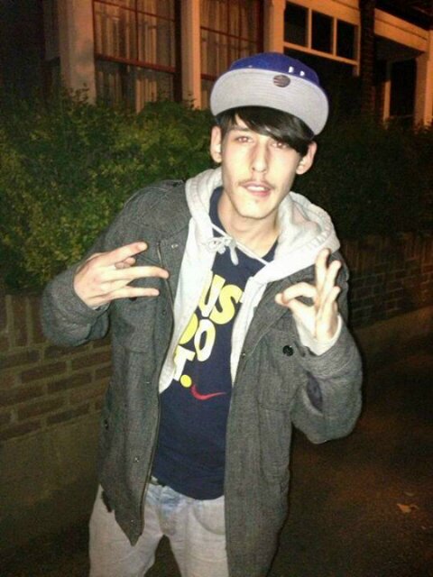 Life isn't long enjoy it! I am an East End artist rapper, Follow man! Don't hate just rate!