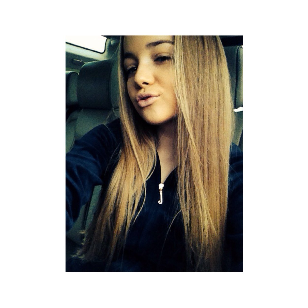 amberlouise25's profile picture. 