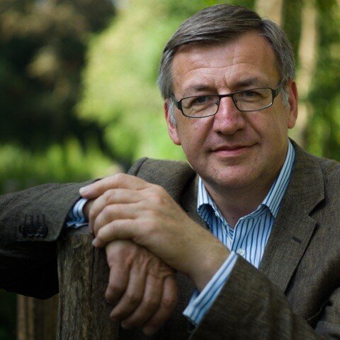 Ondervoorzitter Hoge Raad Werkgelegenheid, lid Hoge Raad Financiën. Ex-politicus. Master rechten, economie, filosofie en geschiedenis.
