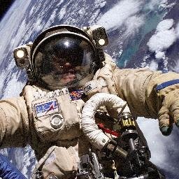 Разработка и тестирование космического оборудования, любительские фильмы, сноубординг, путешествие и туризм, консультант ВС.