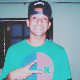 • 'Biografia {?}
 Fala sério né mano! Como vou resumir minha
 vida aki, no twitter complicado né! Sigo de Volta ↺