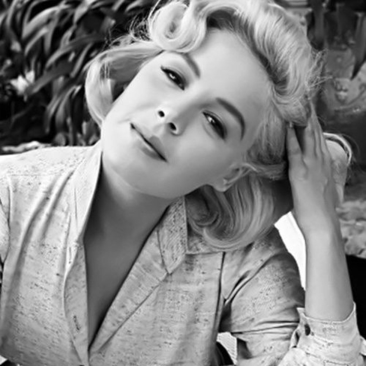Golden Globe Winner, Actress, Model and Mother.