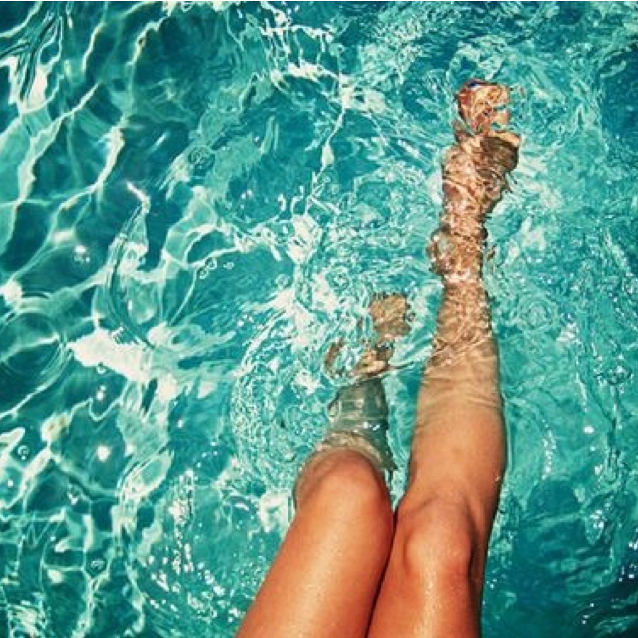 Be_Unfaithful's profile picture. Never felt like this before,are we friends or are we more as i'm walking towards the door.I'm not sure †