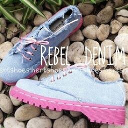sepatu docmartnya PO 14-17 hari pengerjaan setelah tutup PO bisa request warna, sol, model chose  your style dear:*
pin : 73ED4441 
ig, line : hertstore