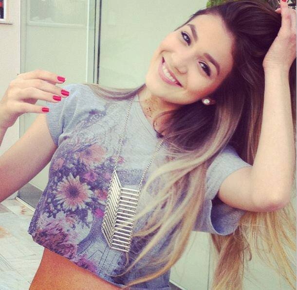 Sou linda,solteira mais sozinha nunca,gosto de funk,curto garotos delícias.