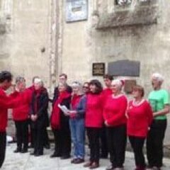 Socialist acappella choir for men and women. We sing a range of songs, old and new and rehearse on Sunday evenings. More at https://t.co/glNa4SKK2H
