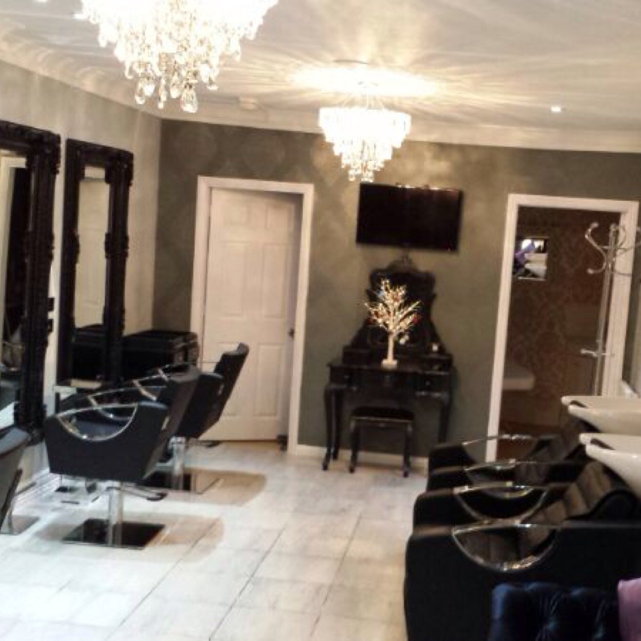 Hair and Beauty Salon in Bromley, BR2
02084641570