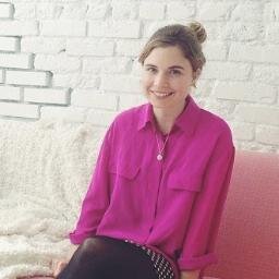 Freelance Graphic Designer + Blogger + Ilustrator