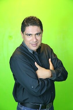 Locutor de radio en la mejor 107.1 fm tlapacoyan veracruz y Fanatico de la buena musica.