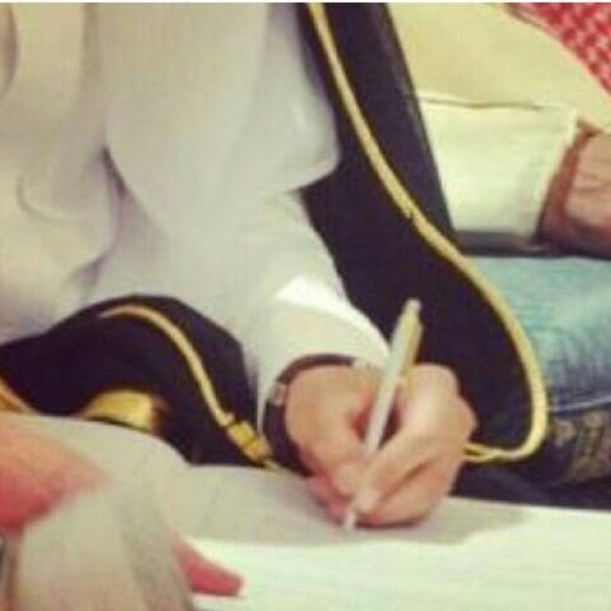سعد النفيعي عمري ٢٣من الطايف ارغب بزواج مسيار من زوجة جاده لا يهم العمر وارجوا مساعدتي