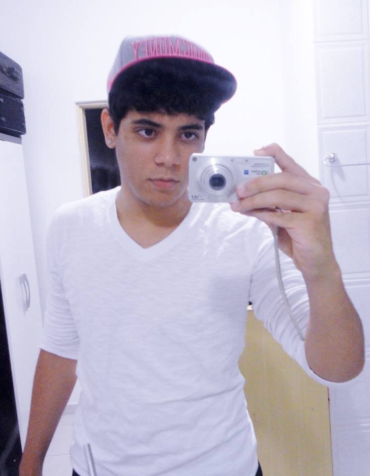 Alagoano, jogador de CrossFire, 19 anos, comprometido ;p facebook: Rafael Martins :))