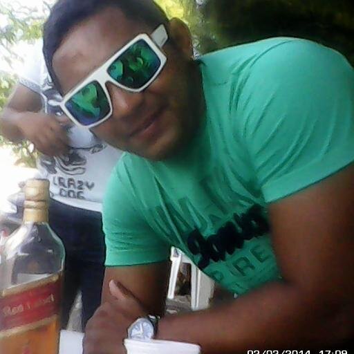Filho de Adriana , Cancêriano , Palmerense , Feliz da vida , Fotografo , Dj , Apaixonado pela Familia e Amigos...  Sinceridade Sempre é a minha meta .