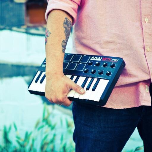 8thandm's profile picture. Singer/Producer/Writer/Telletubby