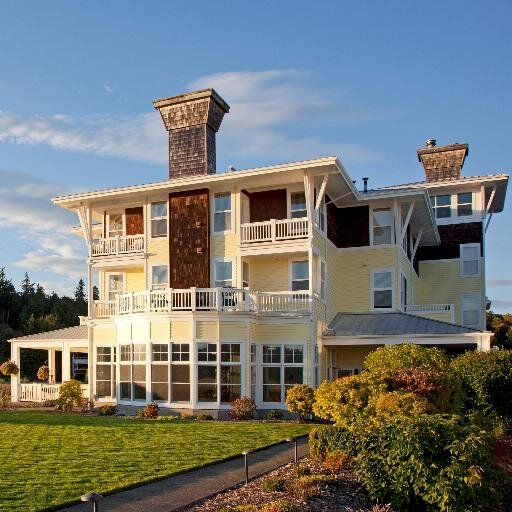 An Olympic Peninsula resort community featuring a boutique waterfront inn, farm-to-table dining, 18 holes of championship golf, and a 300-slip saltwater marina.