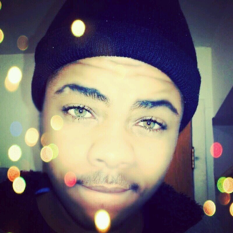 - Capricorn - Born December 31 - Yup im 16 -Cool dude i swaer lol-  Dont knw what els to say lol but follow me and ill follow back ✌