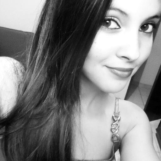 - Viver é criar sonhos e esperanças , fazendo da fé a nossa inspiração maior. É buscar nas pequenas coisas , um grande motivo para ser feliz !